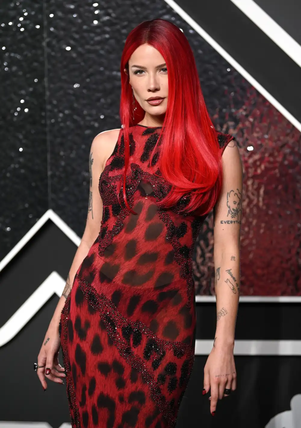 Why Stars Like Blake Lively, Sabrina Carpenter and Sydney Sweeney Are Copying Old Red Carpet Looks