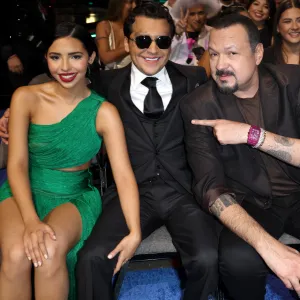 Ángela Aguilar, Christian Nodal y Pepe Aguilar.