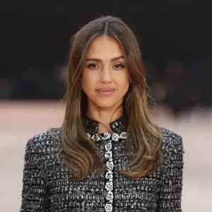 Jessica Alba Gets Shoulder Rub From Mystery Man Amid Divorce