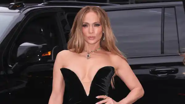 GettyImages-2207779032 Jennifer Lopez on Telling Kids About Ben Affleck Divorce