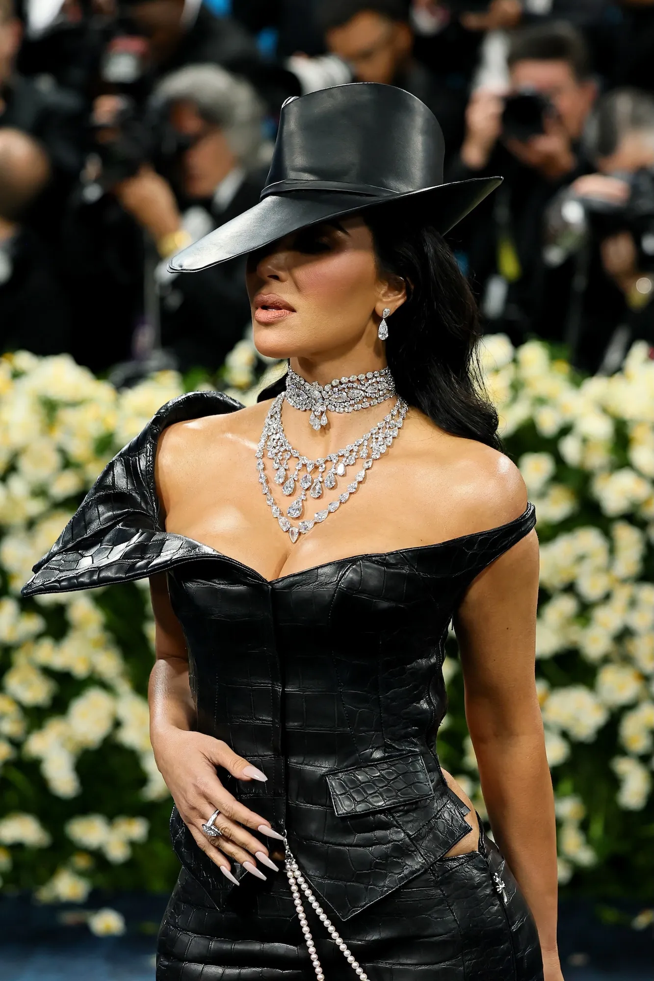 Promo Kim Kardashian’s Hilarious 2025 Met Gala Beauty Malfunction Goes Viral