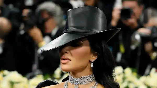 Promo Kim Kardashian’s Hilarious 2025 Met Gala Beauty Malfunction Goes Viral