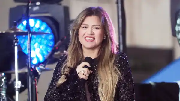GettyImages-2213729025-Kelly-Clarkson-Hopes-to-Find-Love