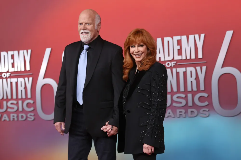 GettyImages-2214126407 Reba McEntire Rex Linn ACMs 2