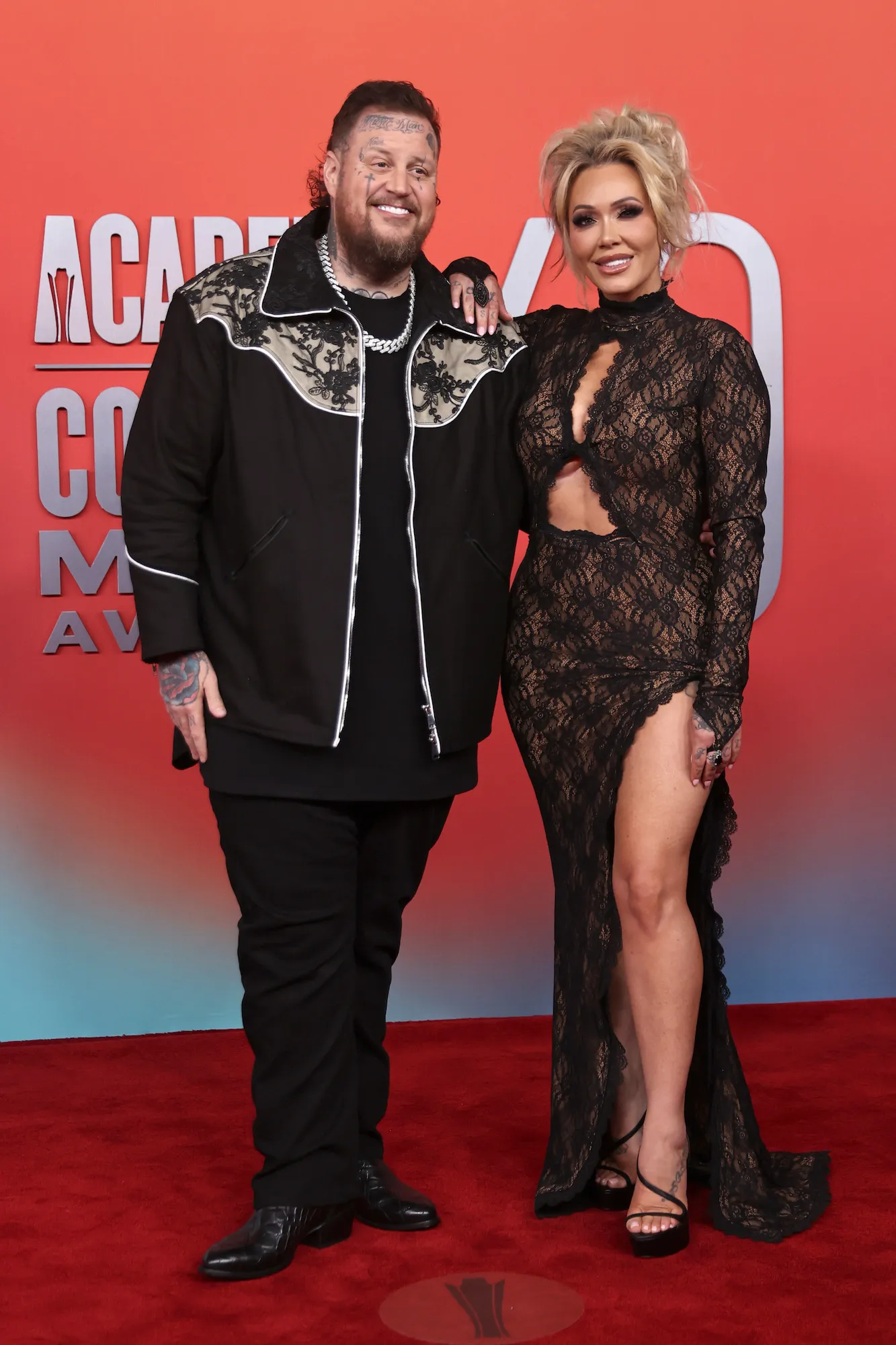 GettyImages-2214132499 Jelly Roll Bunnie XO ACMs Red Carpet 1