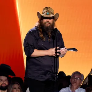 GettyImages-2214142304 Chris Stapleton Wins Artist of the Year Feature