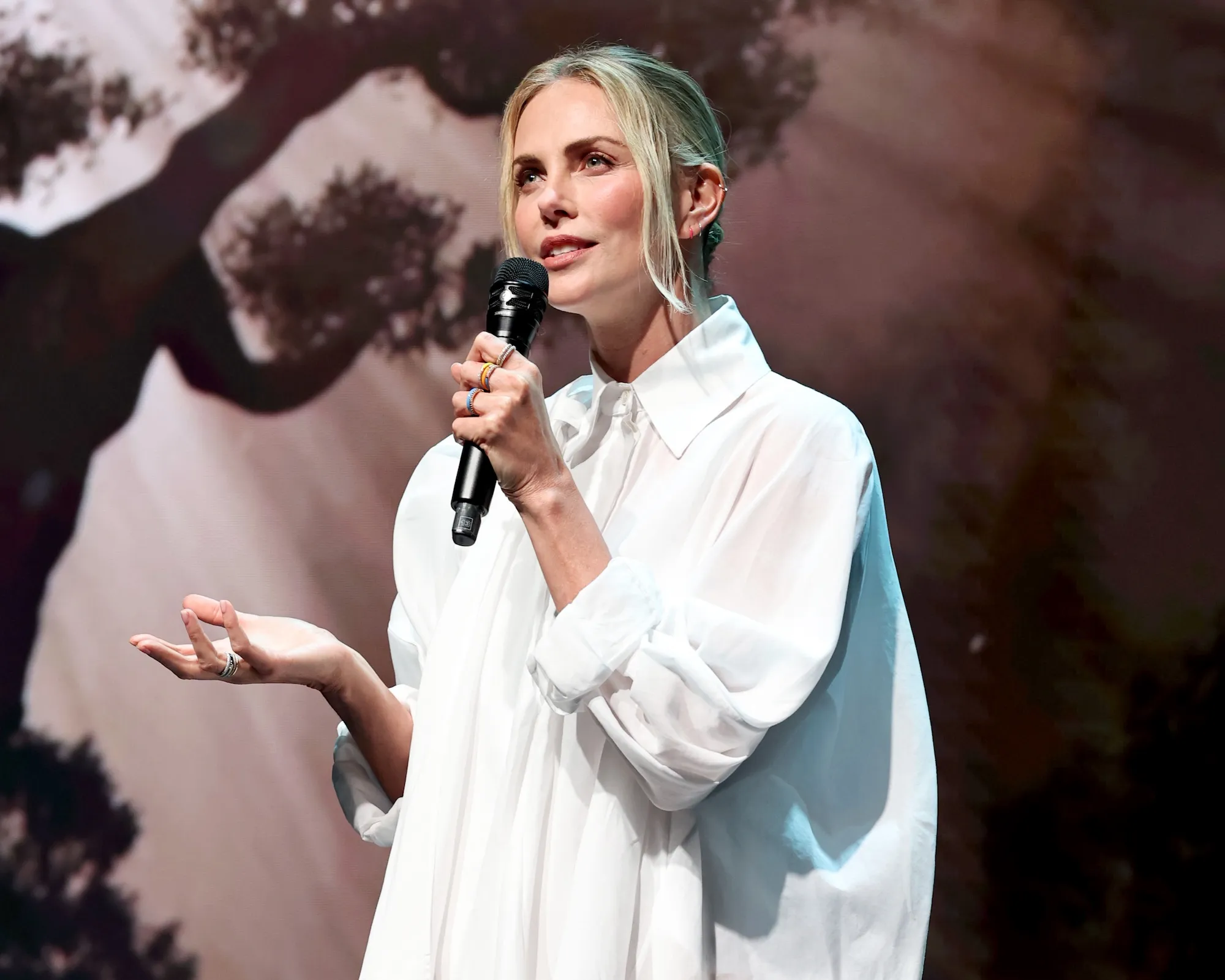 Charlize Theron Injured Doing Stunts Sans Harness Miracle That Im Here