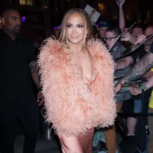 Jennifer Lopez Looks Pretty in Pink