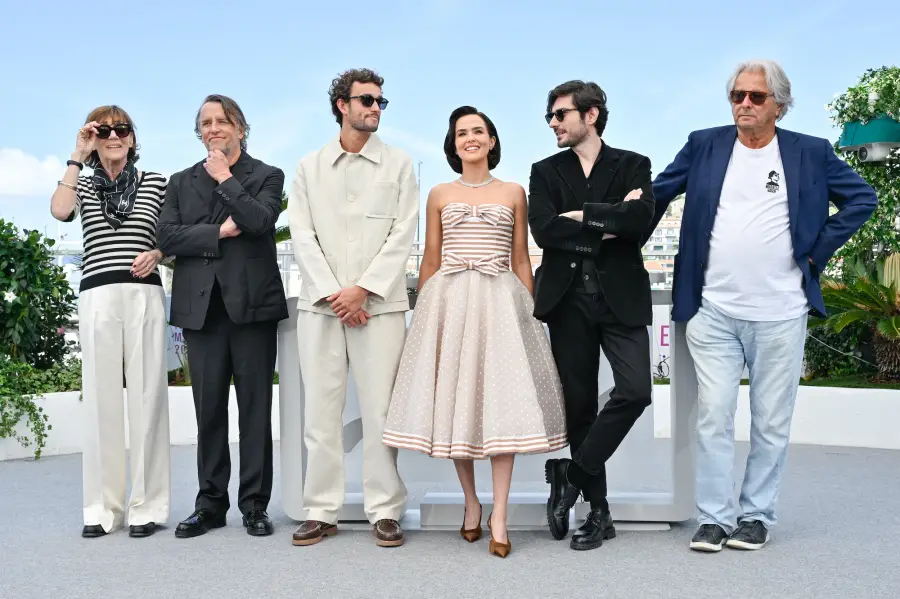 GettyImages-2215694719.jpg Zoey Deutch Clap o Meter Cannes