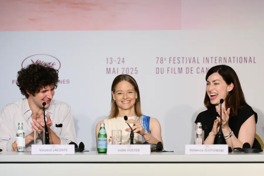 GettyImages-2216251714.jpg Jodie Foster Clap o Meter Cannes