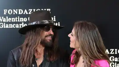 GettyImages-2216881993 billy ray cyrus and elizabeth hurley make their red carpet debut
