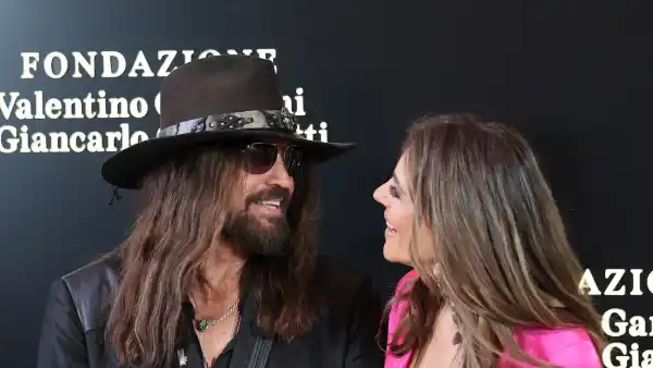 GettyImages-2216881993 billy ray cyrus and elizabeth hurley make their red carpet debut