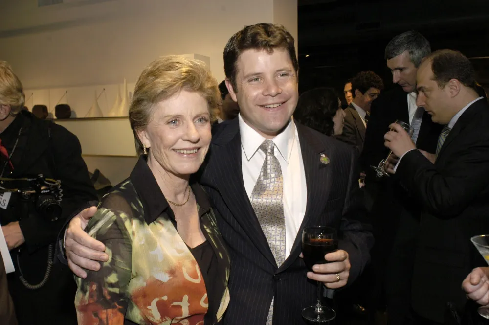 GettyImages-3175129 Patty Duke Sean Astin.jpg