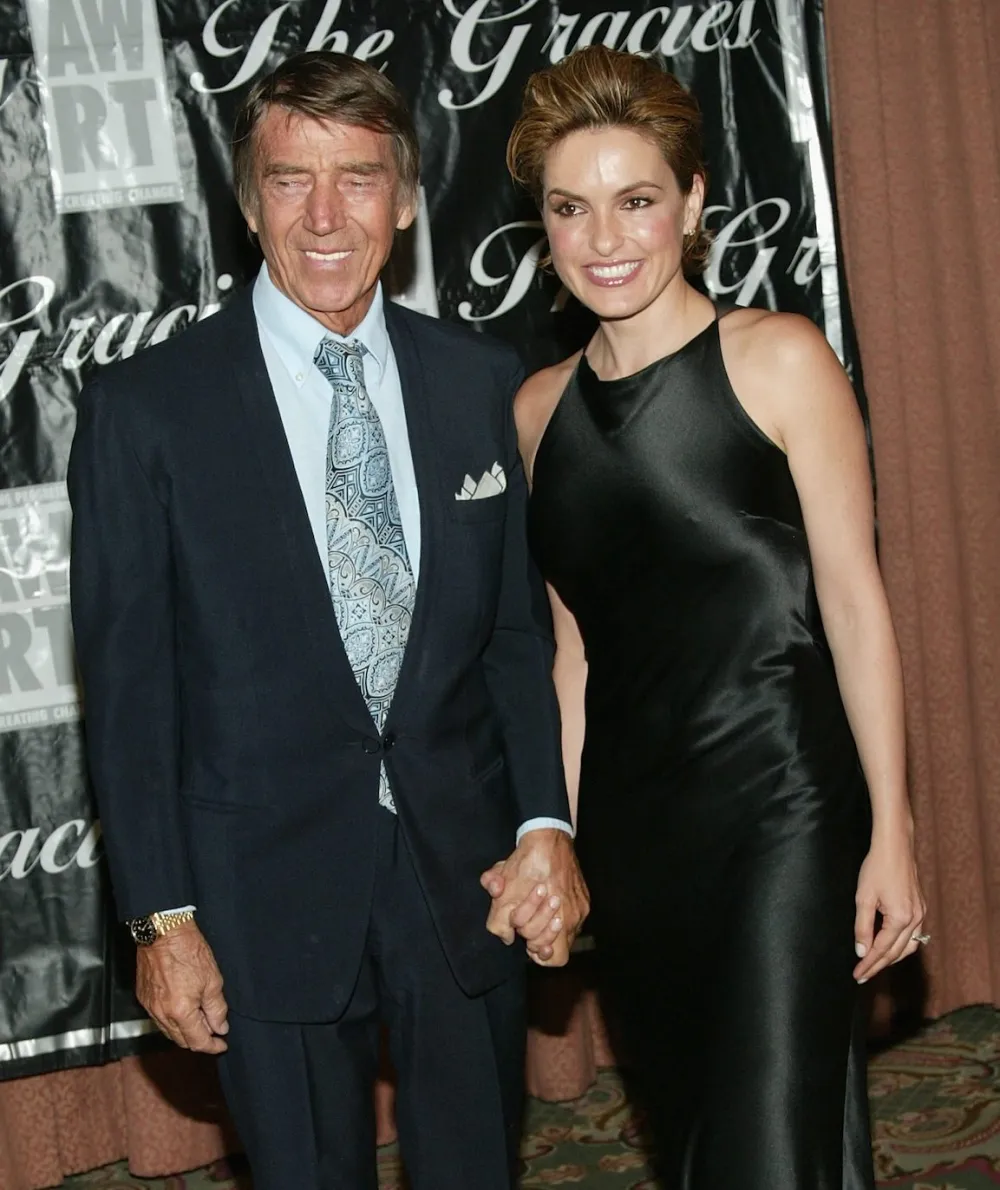 GettyImages-50987900 Mickey Hargitay Mariska Hargitay.jpg