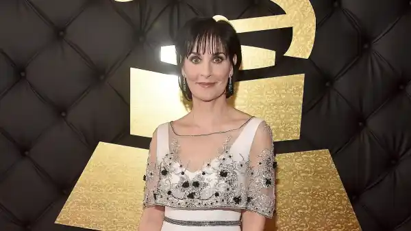 Enya’s Private Life Today: Wealthy, Single 'Orinoco Flow' Singer Lives in Irish Castle With Her Cats