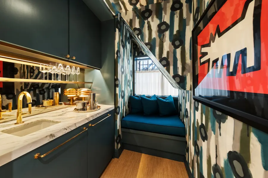 Graham Norton Sells Manhattan Carriage House Bar