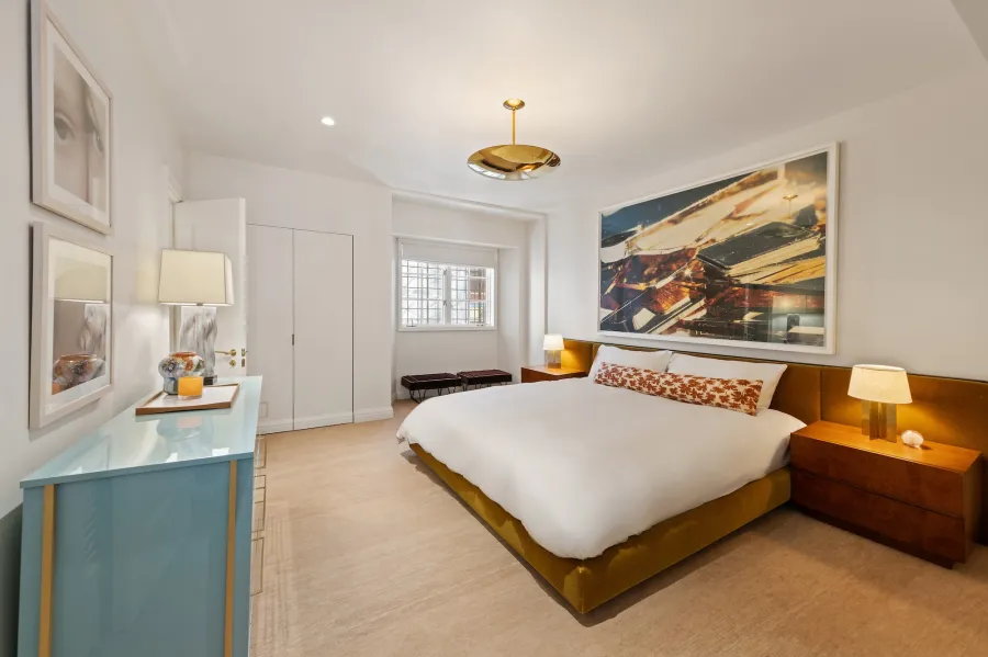 Graham Norton Sells Manhattan Carriage House Bed