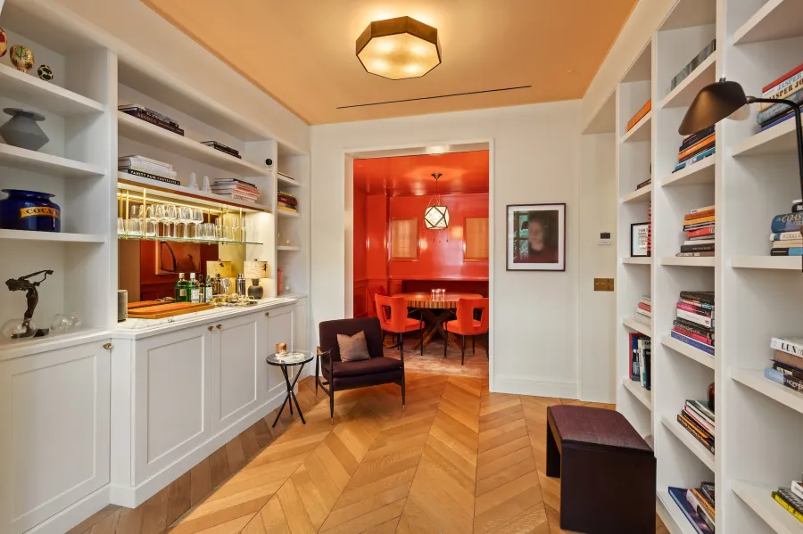 Graham Norton Sells Manhattan Carriage House Dinning