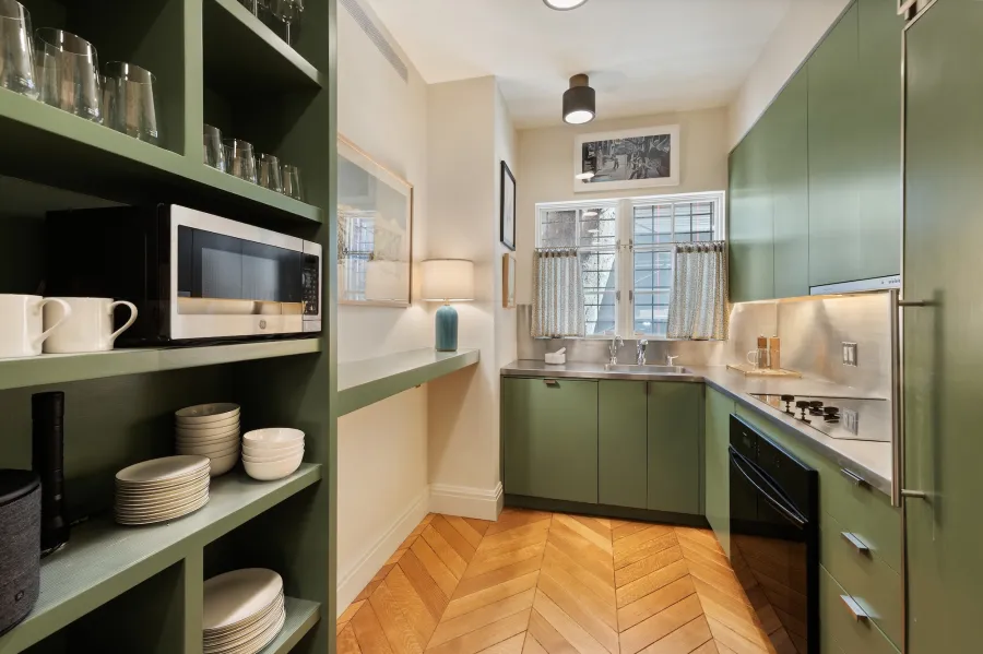 Graham Norton Sells Manhattan Carriage House Kitchen