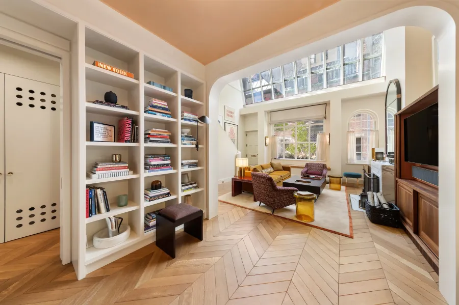 Graham Norton Sells Manhattan Carriage House Living
