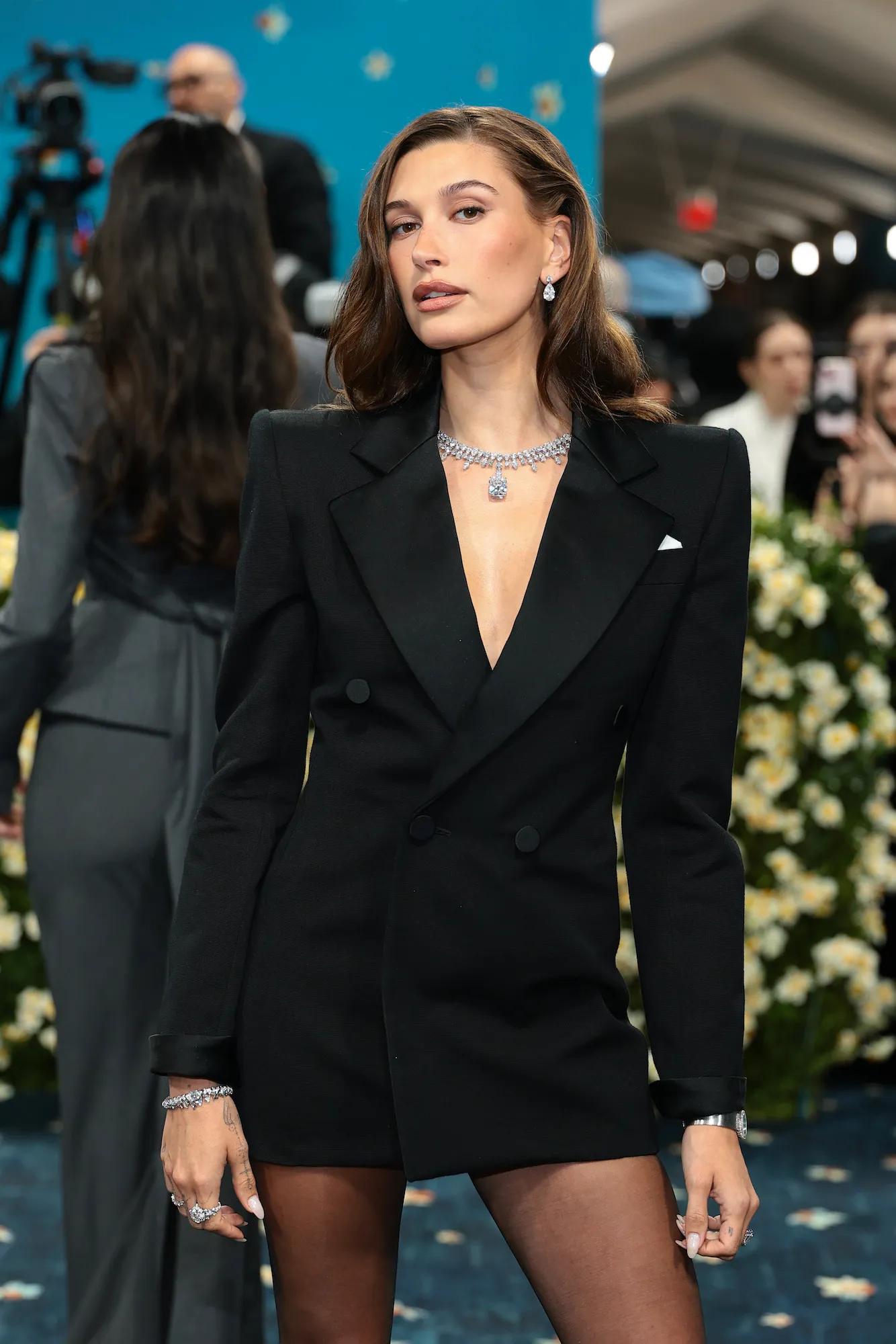 Hailey-Bieber-GettyImages-2213619835