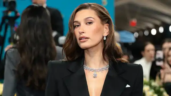 Hailey-Bieber-GettyImages-2213619835