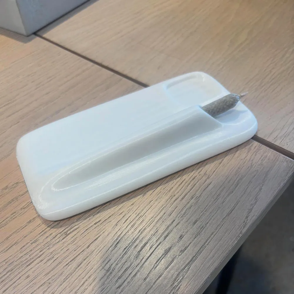 Hailey Bieber Is Sure to Approve of Justin Bieber s Blunt Phone Case 850