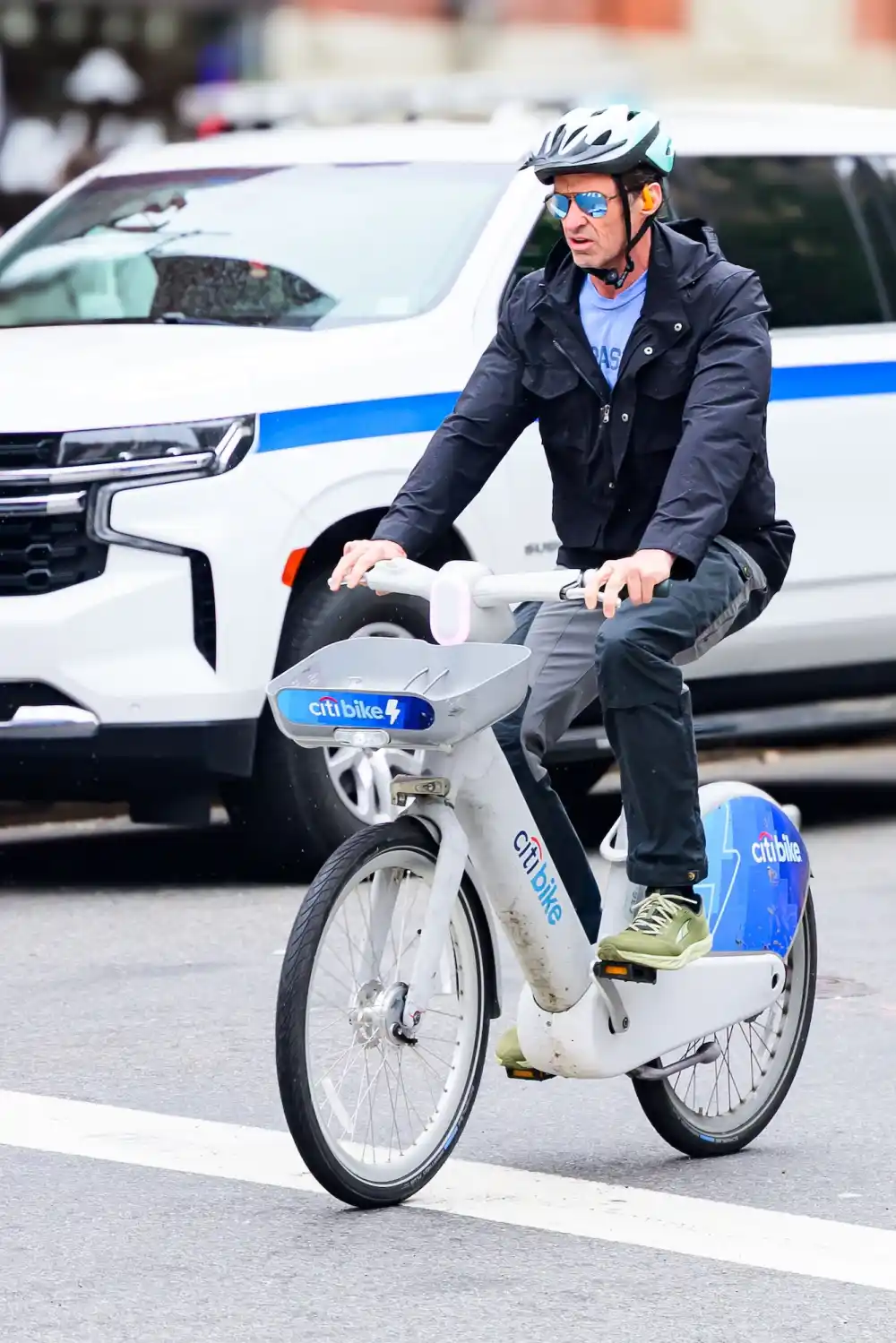 Hugh Jackman Stays Focused on Road Ahead as He Resurfaces After Ex Wife s Betrayal Claims First Photo