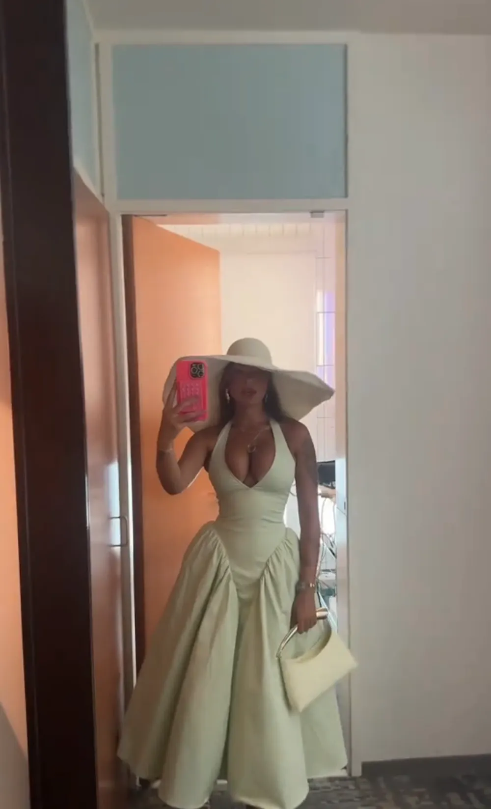 Influencer Reacts to Kentucky Derby Outfit Criticism