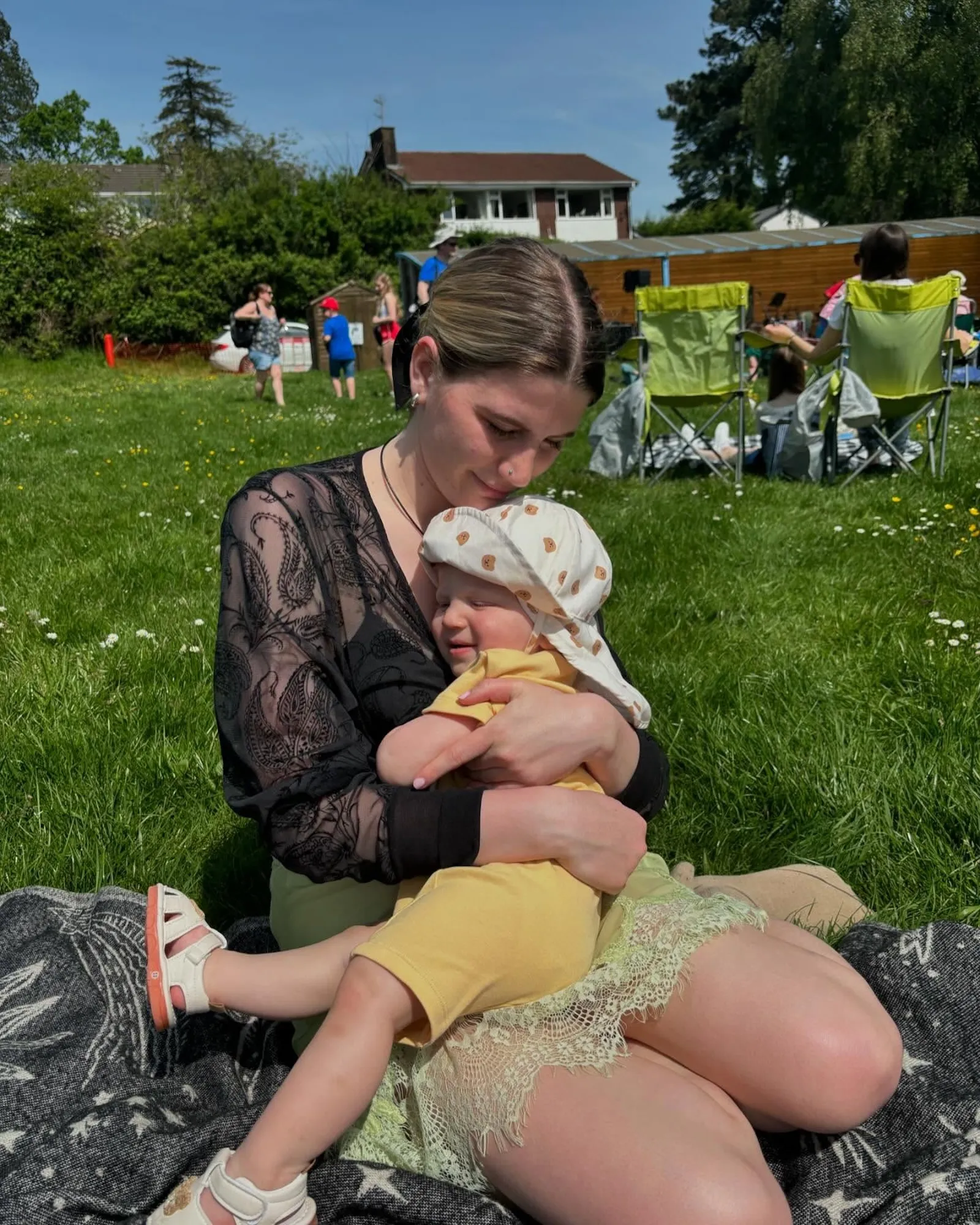 Influencer Sparks Debate About Whether She and Son Should Sit in First Class Without Paying for It