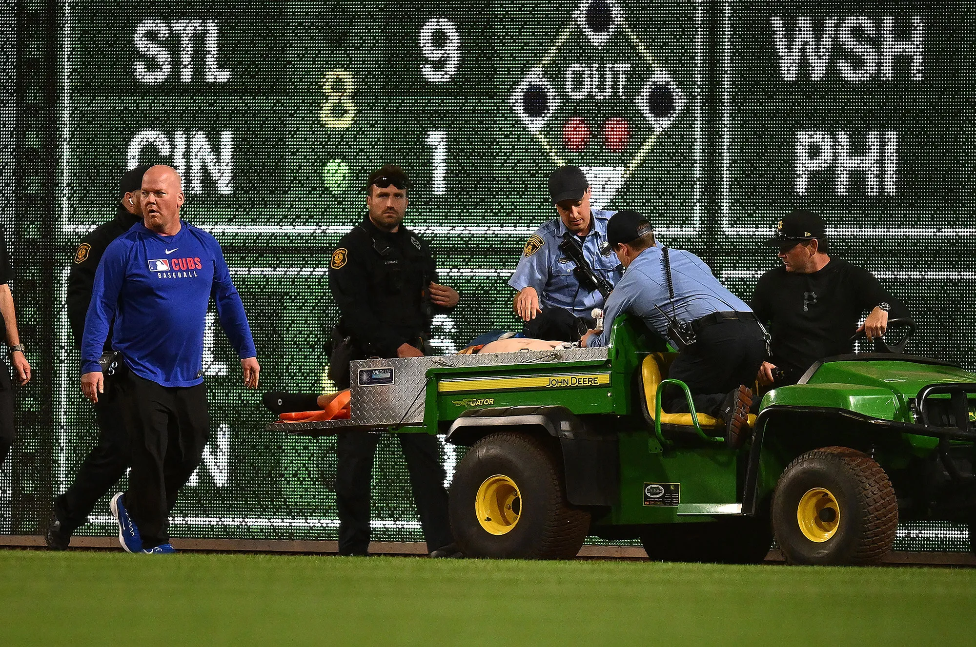 Injured MLB Fan Breaks Silence After 21-Foot Fall From Outfield Wall 2