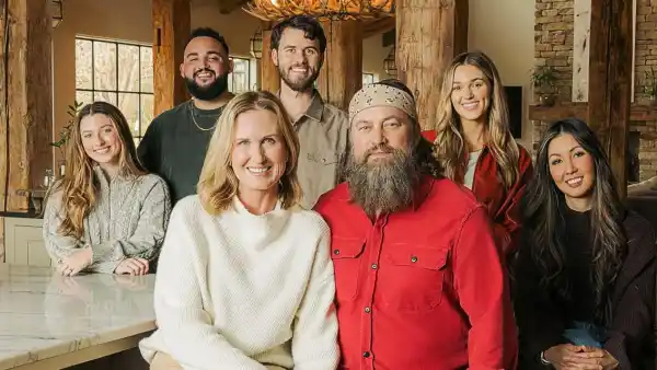 Inside the Robertson Family s Return to Reality TV With Duck Dynasty The Revival NEW DUCK DYNASTY MAIN Courtesy of A E