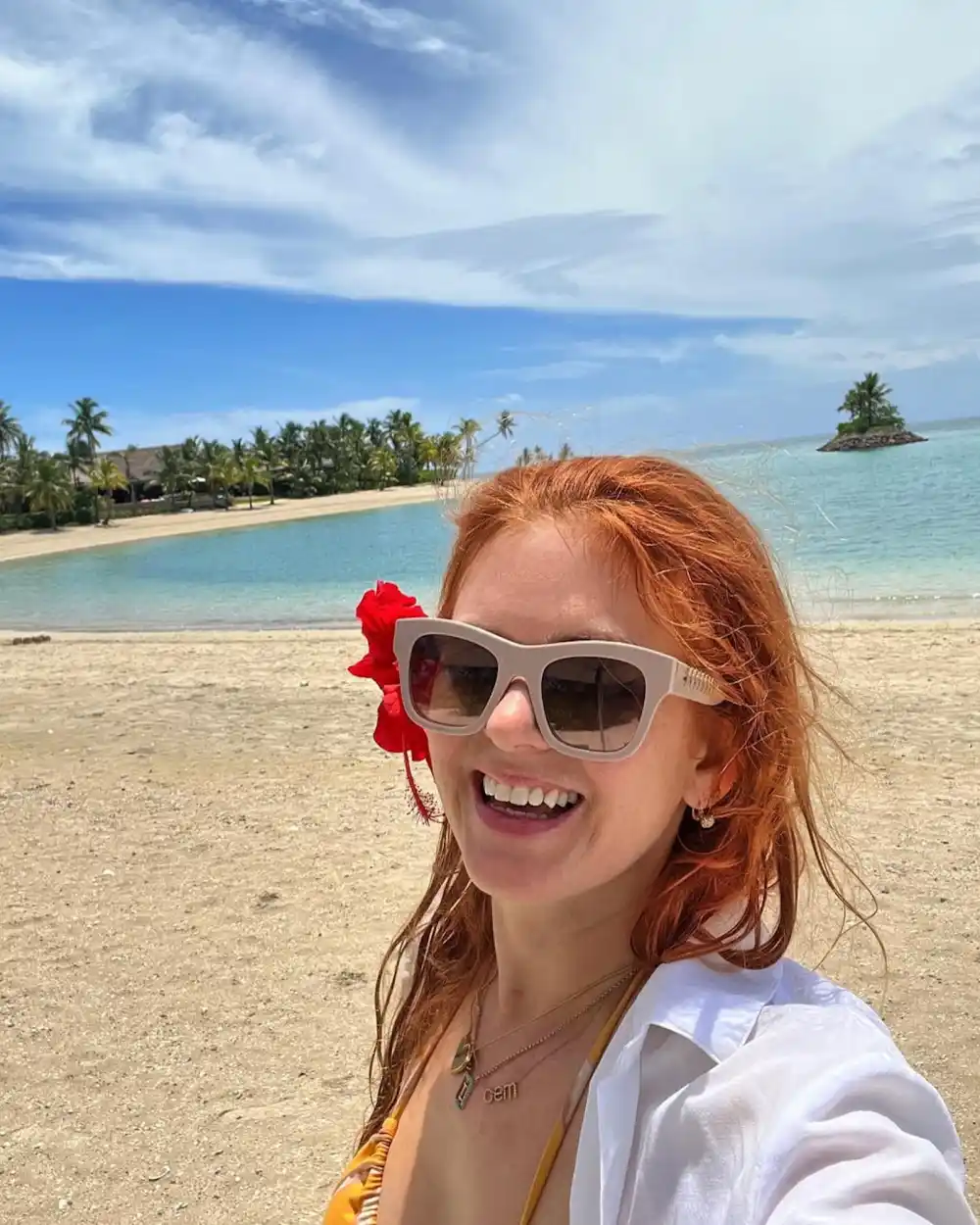 Isla Fisher Jokes Her Breasts Deserve a &lsquo;SAG Award&rsquo; While Rocking a Bikini