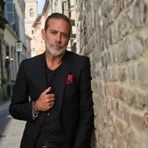 Jeffrey Dean Morgan Explains How to Play New Show