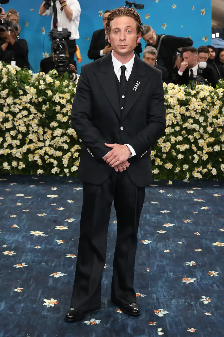 Jeremy Allen White Red Carpet Arrival Blue Carpet 2025 Met Gala