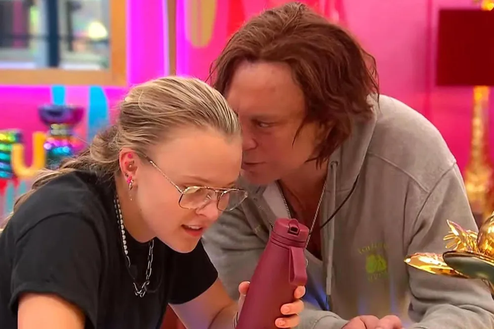 JoJo Siwa Says She Has Sympathy for Mickey Rourke After His Homophobic Comments 372