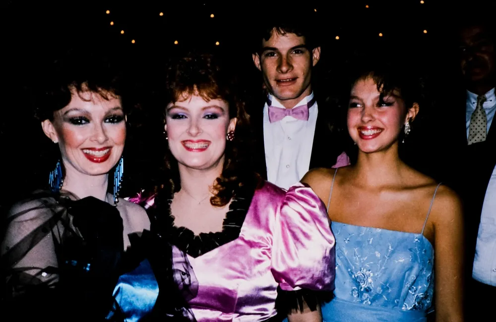 Judds Docuseries recap inline 2CMA_1984_Naomi_Wynonna_Ashley