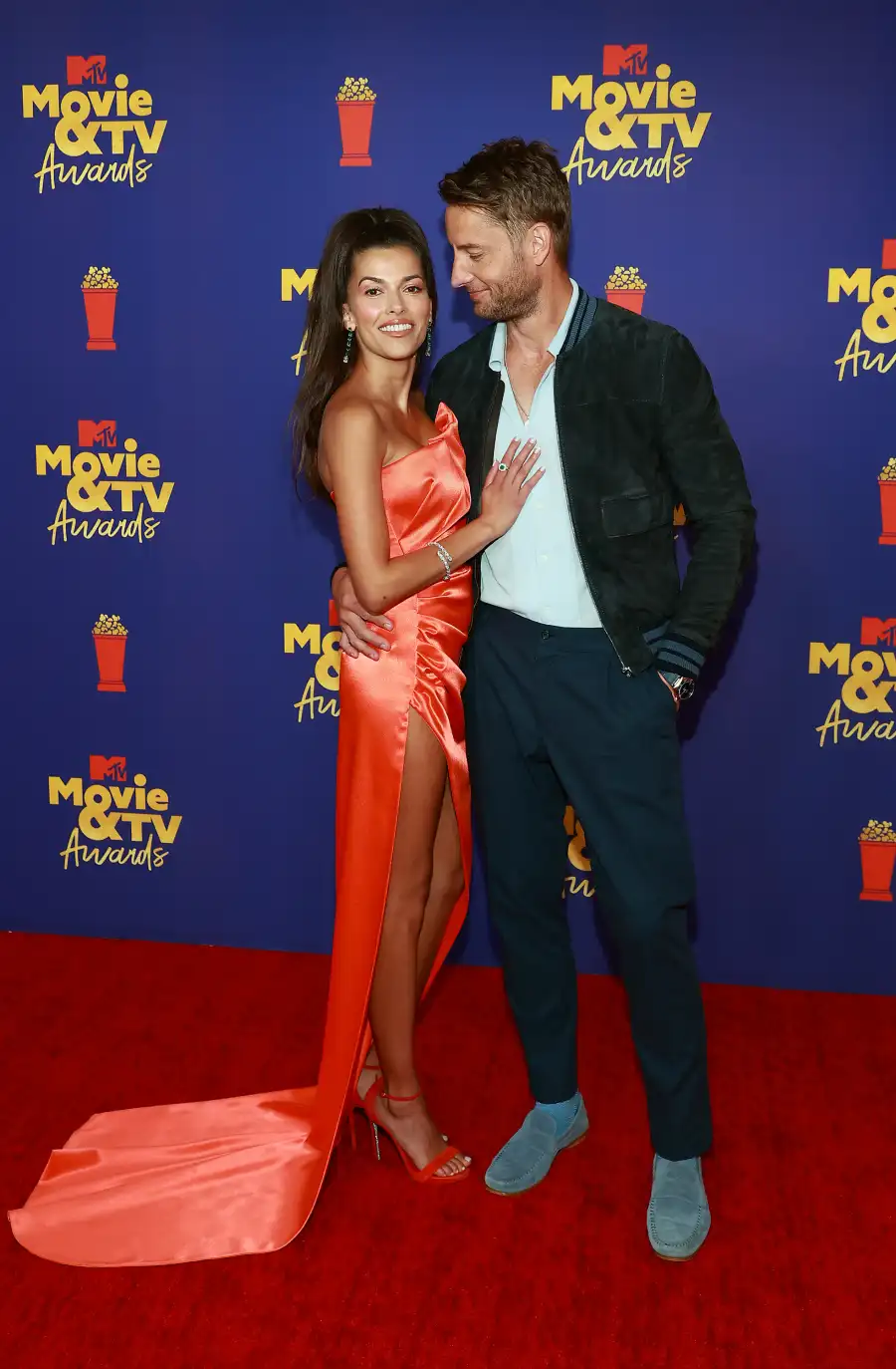Justin Hartley and Sofia Pernas Cutest Red Carpet Moments