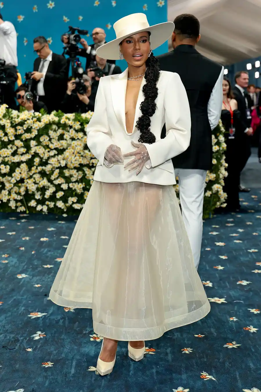 Kerry Washington Red Carpet Arrival Blue Carpet 2025 Met Gala