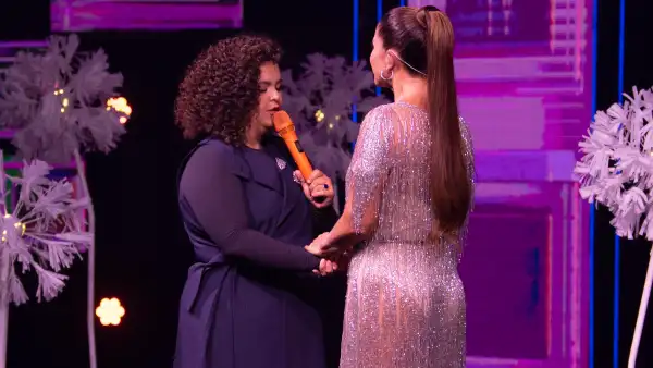 Replica Luxury Handbagnaje a Lucero en 'Juego de Voces'