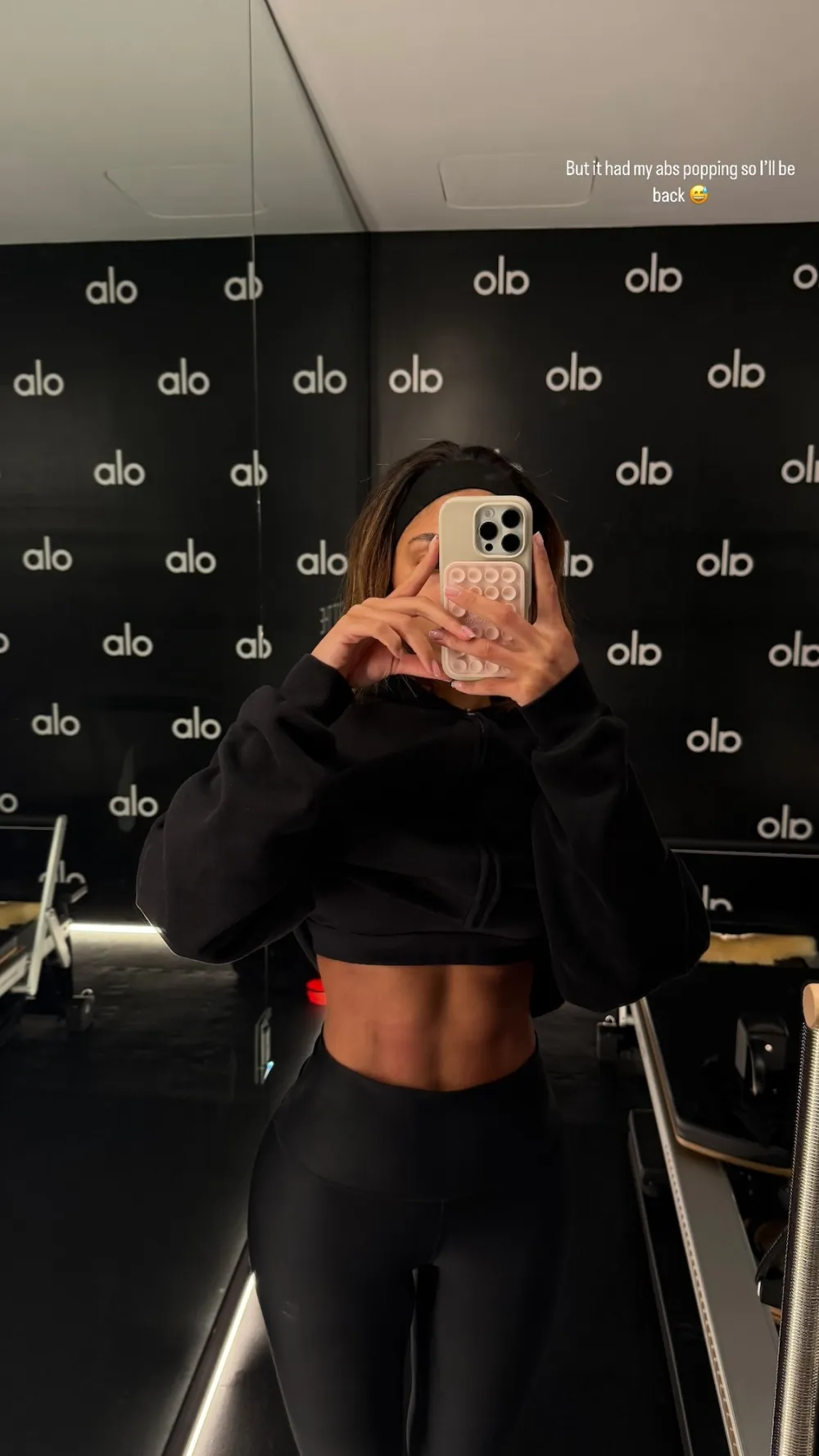 Lori Harvey Shows Off Her Rock Hard Abs in Sleek Alo Gear