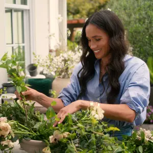 Meghan-Flowers-With_Love_Meghan_u_S1_E5_00_06_22_14R