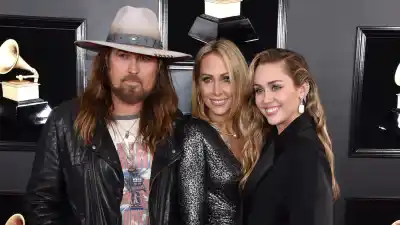 Miley-Cyrus-and-Parents-GettyImages-1097535832