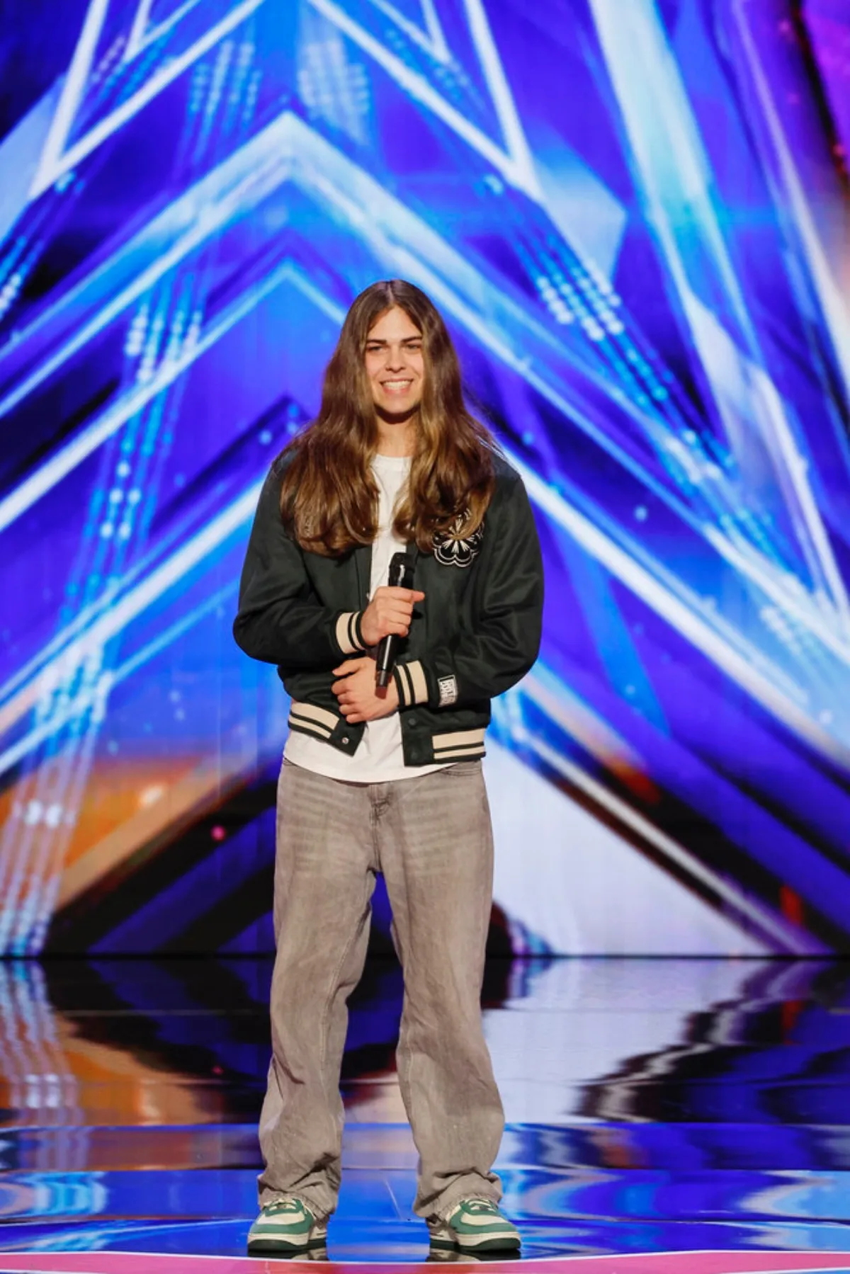 AGTs Howie Mandel Hits the Golden Buzzer for Former Replica Luxury Handbagless Teen After Perfect Audition