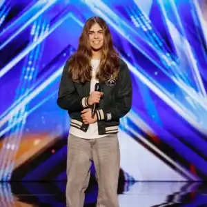 AGTs Howie Mandel Hits the Golden Buzzer for Former Replica Luxury Handbagless Teen After Perfect Audition