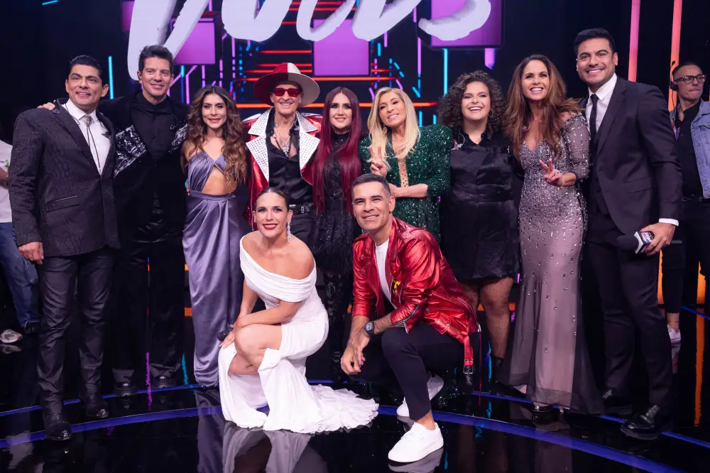 Elenco completo e invitados en la gran final de 'Juego de Voces'.