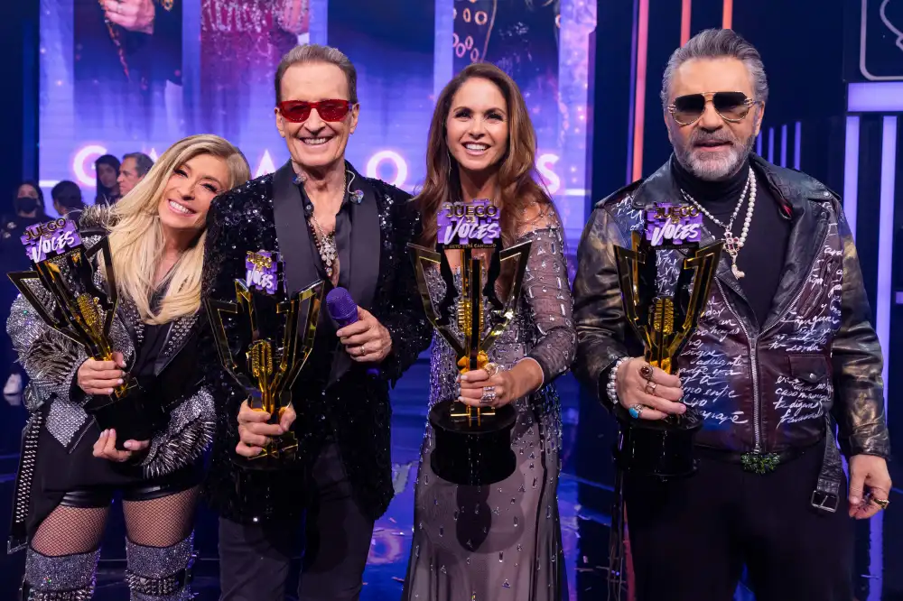 Yuri, Emmanuel, Lucero y Manuel Mijares, en la gran final de 'Juego de Voces'.