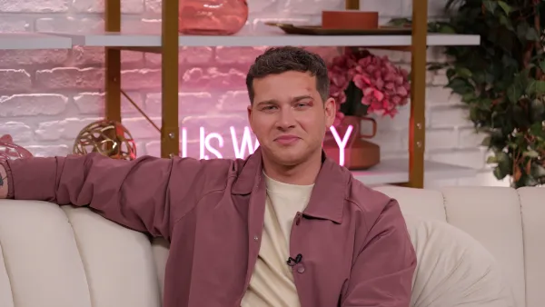 Oliver Stark in Studio 9-1-1