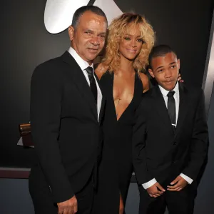 Rihanna-and-Dad-Ronald-GettyImages-138859578