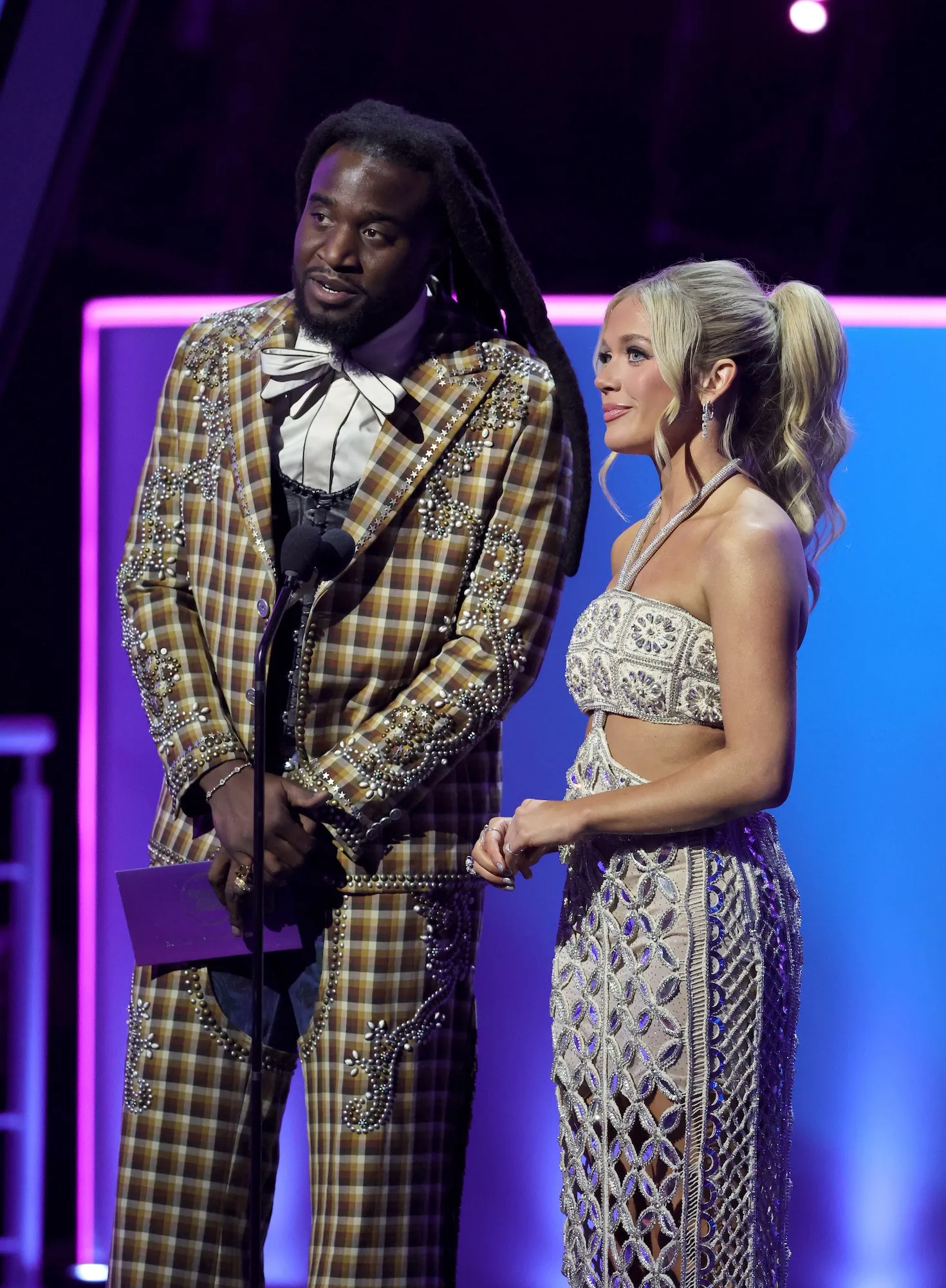 Shaboozey Rolls His Eyes at AMAs feature GettyImages-2217215824